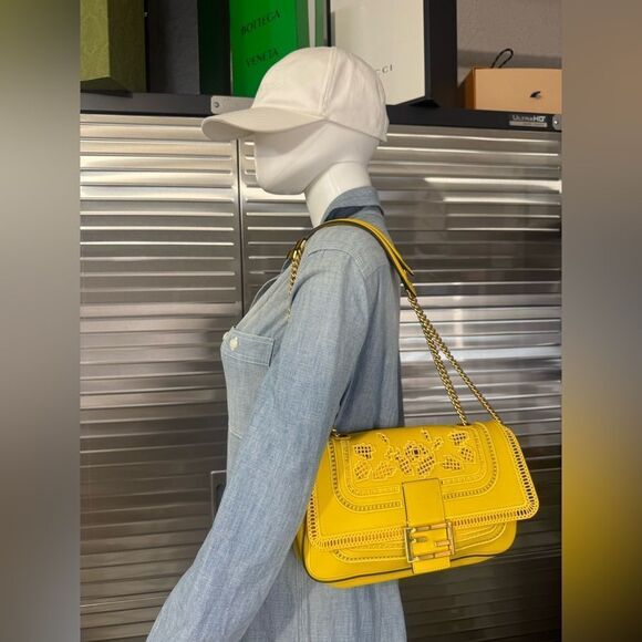 Fendi Lace Yellow Chain Baguette Shoulder Bag - Picture 16 of 16